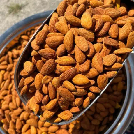 بادام و مغز بادام درختی